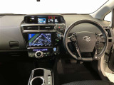 運転席周りのレイアウトをご覧ください。ナビゲーションが綺麗に装着されすっきり収まってますね!