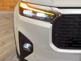 【LEDヘッドライト】悪天候や夜間走行時も良好な視界を確保し安心して運転できる高輝度LEDヘッドライトを装備!点灯速度が早く、消費電力も抑えられています。