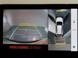 パノラミックビューモニター付きです。車両を上から見たような映像をモニター画面に表示。運転席からの目視では見にくい、車両周辺の状況をリアルタイムでしっかり確認できます。
