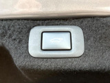 【パワーバックドア】スマートキーや運転席のボタンを押すだけでリアゲートが自動で開閉します!荷物を持っている時や、高い位置にあるバックドアを閉める際に便利な機能です♪