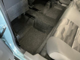 しっかりと汚れ、砂ぼこりを落とし足元まで清潔な車内空間を作り上げております♪