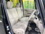 運転席シート廻りは使用感も少なく、良好な状態となっています。前オーナー様が丁寧に使っていたことがよくわかりますね。