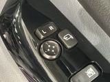 狭い駐車場で便利な電動格納ドアミラーが付いています。
