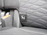 ◆ISOFIX◆シートベルトいらずでチャイルドシートと固定金具を連結するだけでガッチリ固定できます。