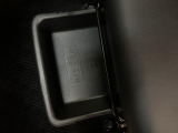助手席下部にも引き出し式の物入れがございます^^
