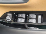 運転席からも操作可能な全席パワーウィンドウが装備されています。
