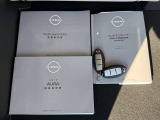整備手帳&保証書、車両&ナビ取扱説明書。