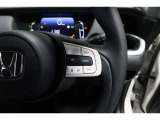 Hondaセンシングの機能のひとつ、アダプティブクルーズコントロール付!アクセルから足を離しても設定したスピードと前車との車間を保ち走行してくれます!車線維持もアシスト☆高速道路で疲労軽減ですね☆