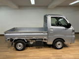ご納車までに、弊社サービススタッフによる点検整備を行い、バッテリー、エンジンオイル、オイルエレメント、ワイパーゴムを交換し、ブレーキを分解、摩耗等を確認、必要であれば交換、安心してお乗りいただけます!