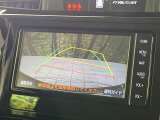 【バックカメラ】駐車時に後方がリアルタイム映像で確認できます。大型商業施設や立体駐車場での駐車時や、夜間のバック時に大活躍!運転スキルに関わらず、今や必須となった装備のひとつです!