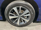 純正アルミホイールで、愛車をもっとカッコよく自動車メーカーが直接扱う純正アルミホイール。車種にマッチしたデザインで、愛車の個性を際立たせます。安全性や耐久性にも優れ、安心して使用できます。