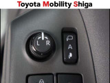 駐車時に便利なスマ-トキ-連動オ-ト格納式ドアミラーを装備しています。施錠すると自動的にドアミラーを格納する便利な機能です!
