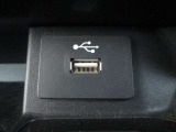 充電用のUSB装備です