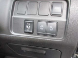 両側オートスライドドアはとっても便利な装備です。運転席から指一本で開閉できるので雨の日のお迎えなど重宝しますよ。