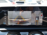 360度カメラシステム装備で車庫入れも易しくなります! フロントグリル内のフロントカメラ、左右ドアミラーのサイドカメラ、リアエンドのリアカメラにより、車両周囲をバードビューで確認することができます。
