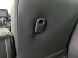 パワーウィンドウのスイッチですよ。運転席に居ながら窓を開け閉めのコントロールできます。