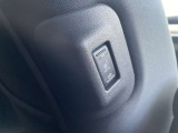 リヤシートヒータースイッチは前席シートバックの使いやすい位置に配置されています