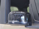 ◆ドアミラーウインカー◆ドアミラーにウインカーを装備しています。対向車に自身の進行方向を合図し安全に運転できます。