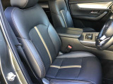 マツダは運転手中心の車つくりを行っております。上部に視認ゾーン、手が届く位置に操作ゾーンを配置し、運転に集中できるコックピットを演出しております☆