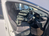 運転席側から観たフロントシートのイメージです。