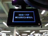 弊社では機器が付いていても「ドラレコ無し」販売としていますので、動作保証はございません。また、ドラレコのご利用には別途SDカードが必要です。
