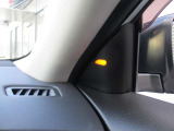 後側方から接近する車両を感知しオレンジ色に点灯して知らせてくれます。