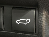 【パワーバックドア】スマートキーや運転席のボタンを押すだけでリアゲートが自動で開閉します!荷物を持っている時や、高い位置にあるバックドアを閉める際に便利な機能です♪