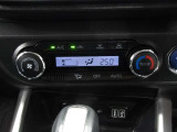 車内の温度管理に便利なオートエアコン☆