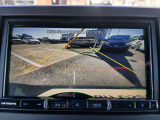 ★バックモニター★シフトレバーをRに入れると画面が切り替わります。見えにくいバック運転をサポートします♪
