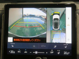 パノラミックビューモニター搭載。カメラで車両周囲の状況を映し出すため、狭い場所での駐車などに役立ちます。