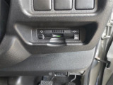 運転席インパネ下部(ETC車載器ビルトイン収納部)の拡大写真です。ETC車載器の装着状態やパネル周辺のコンディションについて画像にてご確認ください。