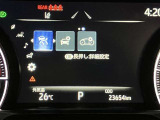【HUD】ヘッドアップディスプレイ。フロントウインドウガラスに運転支援システムの作動状況や走行に関するさまざまな情報を表示することができます。