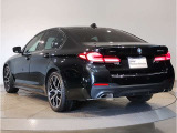 BMWはダウンフォースにより、車両を安定させるため、車の底は平らな造りとなっております。BMWの走行性能に対するこだわりはこういったところにも御座います。