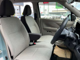運転席も広々でゆったり気分で運転できます♪