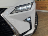 【三眼LEDヘッドライト】スタイリッシュな見た目の三眼LEDヘッドライトを装備♪スタイルだけでなく、夜間の走行も視界良好で安心してお乗りいただけます。