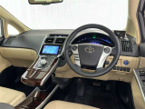 運転席まわりです。 各操作スイッチは使いやすい位置に配置されてます。