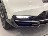 【フォグライト】霧などの悪天候時、自車の位置を示すとともに前方や路肩が見えずらい時、近い位置をワイドに照らしてくれます。