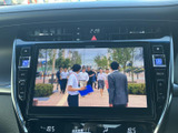 画面でテレビ番組を視聴できる装備です。停車中の待ち時間などに映像を楽しめるため、車内で過ごす時間の活用に便利。見やすい画面で、操作も画面から行えます。