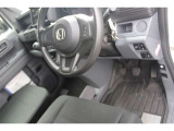 足元も広々としていて、ゆったり運転できます。
