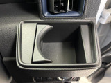 【運転席ドリンクホルダー】