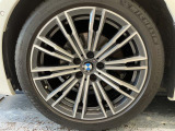 BMWならではの卓越した走りを支えるホイールと足回りです!日本車の走りに慣れている方にもぜひ体感して頂きたいほど、高いレベルでまとまっています!