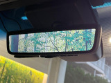 【デジタルインナーミラー】後席の大きな荷物や同乗者で後方が確認しづらい時でも安心!カメラが撮影した車両後方の映像をルームミラー内に表示。クリアな視界で状況の確認が可能です!
