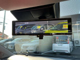 リアについているカメラを通してルームミラーに映し出すことによって後席に大きな荷物があっても後方確認ができます