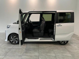 お客様にぴったりなおクルマをお選びいただけますように様々な展示車をご用意致しております!ダイハツの軽自動車だけではなく、他メーカー車やコンパクトカー・ミニバンなども数多く取り揃えております!
