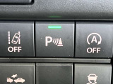 車両前後に搭載されたセンサーで静止物との距離を検知し、ブザー音やディスプレイ表示、音声案内で運転者に知らせます!