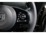 Hondaセンシングの機能のひとつ、アダプティブクルーズコントロール付!アクセルから足を離しても設定したスピードと前車との車間を保ち走行してくれます!車線維持もアシスト☆高速道路で疲労軽減ですね☆