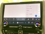 大きなタッチ画面に各種設定項目が表示され、画面上で目的の項目を確認しやすい構成です。音声やオーディオに関する設定も選べるため、日常の移動に合わせて使いやすく整えられます。