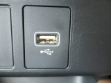 USB対応のデジタル機器をつないで快適なカーライフを!!