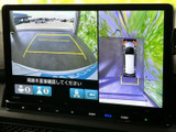 車両周囲の映像を複数の視点で確認でき、駐車時の位置合わせをサポートします。画面上に目安となるラインも表示されるため、周囲の状況を確かめながら落ち着いて操作できます。