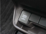 ◆12V電源ソケット◆スマートフォンの充電等にも便利な電源ソケット!使いやすい場所に装備されています。